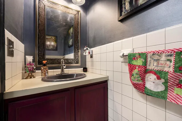 $449,900 | 408 Arlington Drive, Rochester Hills, MI 48307