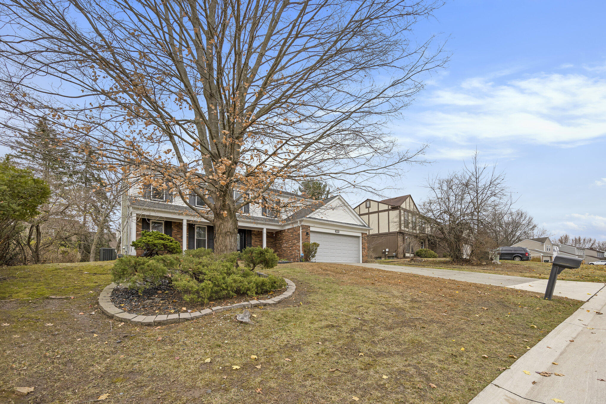 408 Arlington Drive Rochester Hills, MI 48307 - Photo 2 of 26 002_file_29