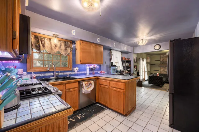 $449,900 | 408 Arlington Drive, Rochester Hills, MI 48307