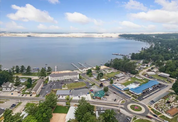 $162,500 | 8511 West Easy Street, Mears, MI 49436