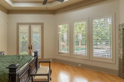 a view of livingroom with furniture