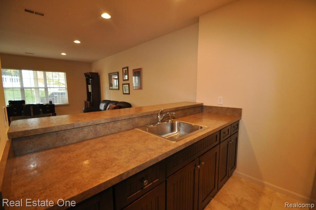 746 East Bluff Court Rochester, MI 48306 - Photo 27 of 30 26.jpg