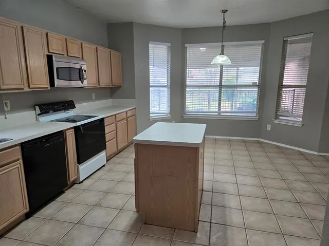 $2,300 | 436 Orchard Hill Drive, Cedar Hill, TX 75104