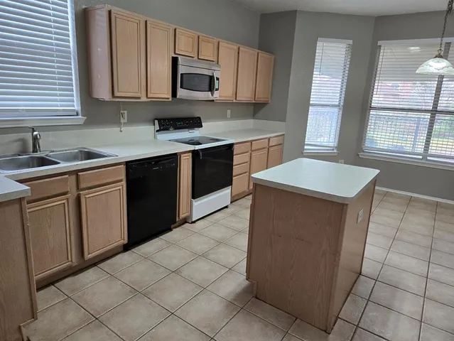 $2,300 | 436 Orchard Hill Drive, Cedar Hill, TX 75104