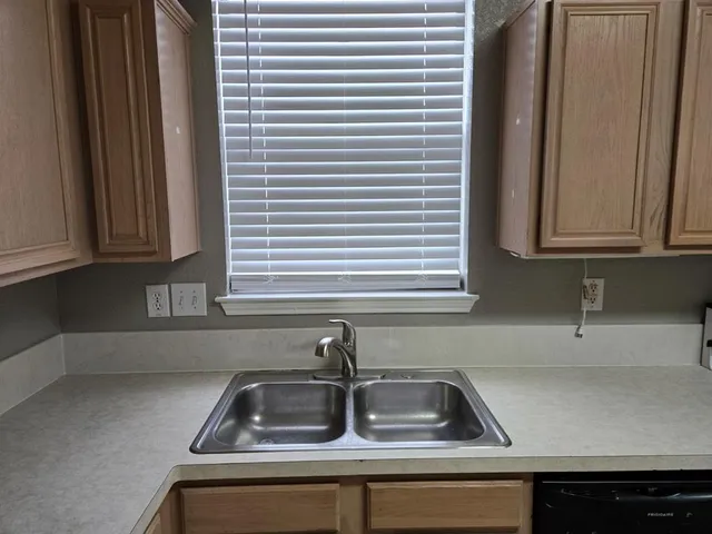 $2,300 | 436 Orchard Hill Drive, Cedar Hill, TX 75104