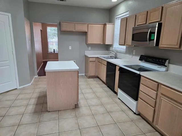 $2,300 | 436 Orchard Hill Drive, Cedar Hill, TX 75104