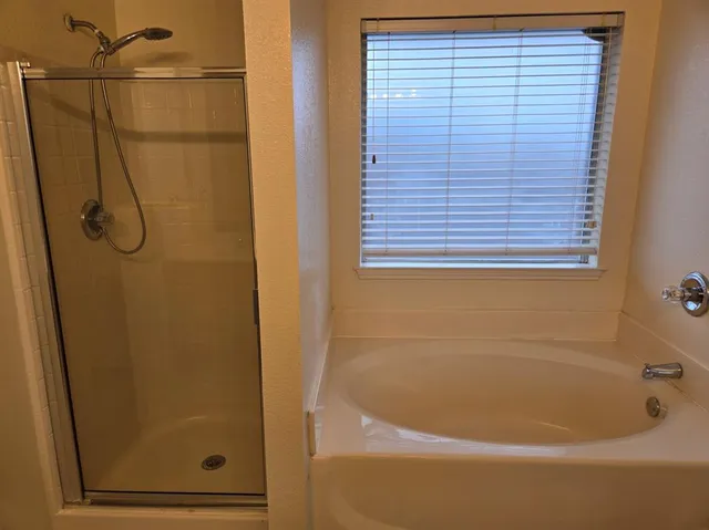 $2,300 | 436 Orchard Hill Drive, Cedar Hill, TX 75104