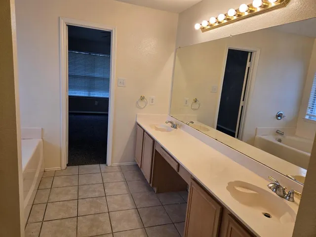 $2,300 | 436 Orchard Hill Drive, Cedar Hill, TX 75104