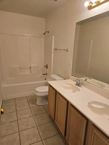 $2,300 | 436 Orchard Hill Drive, Cedar Hill, TX 75104