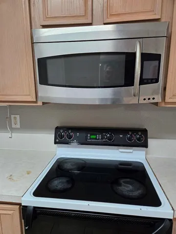 $2,300 | 436 Orchard Hill Drive, Cedar Hill, TX 75104