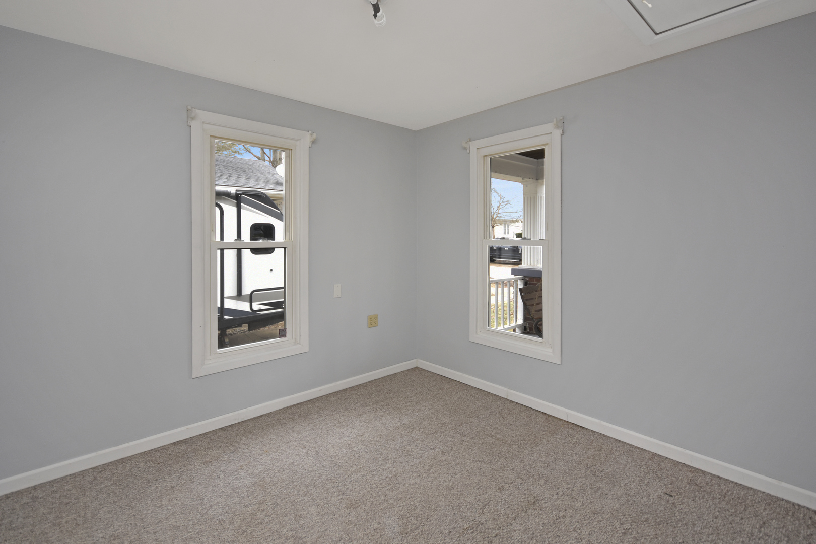 615 North Mulberry Street Clinton, IL 61727 - Photo 22 of 40 an empty room with windows