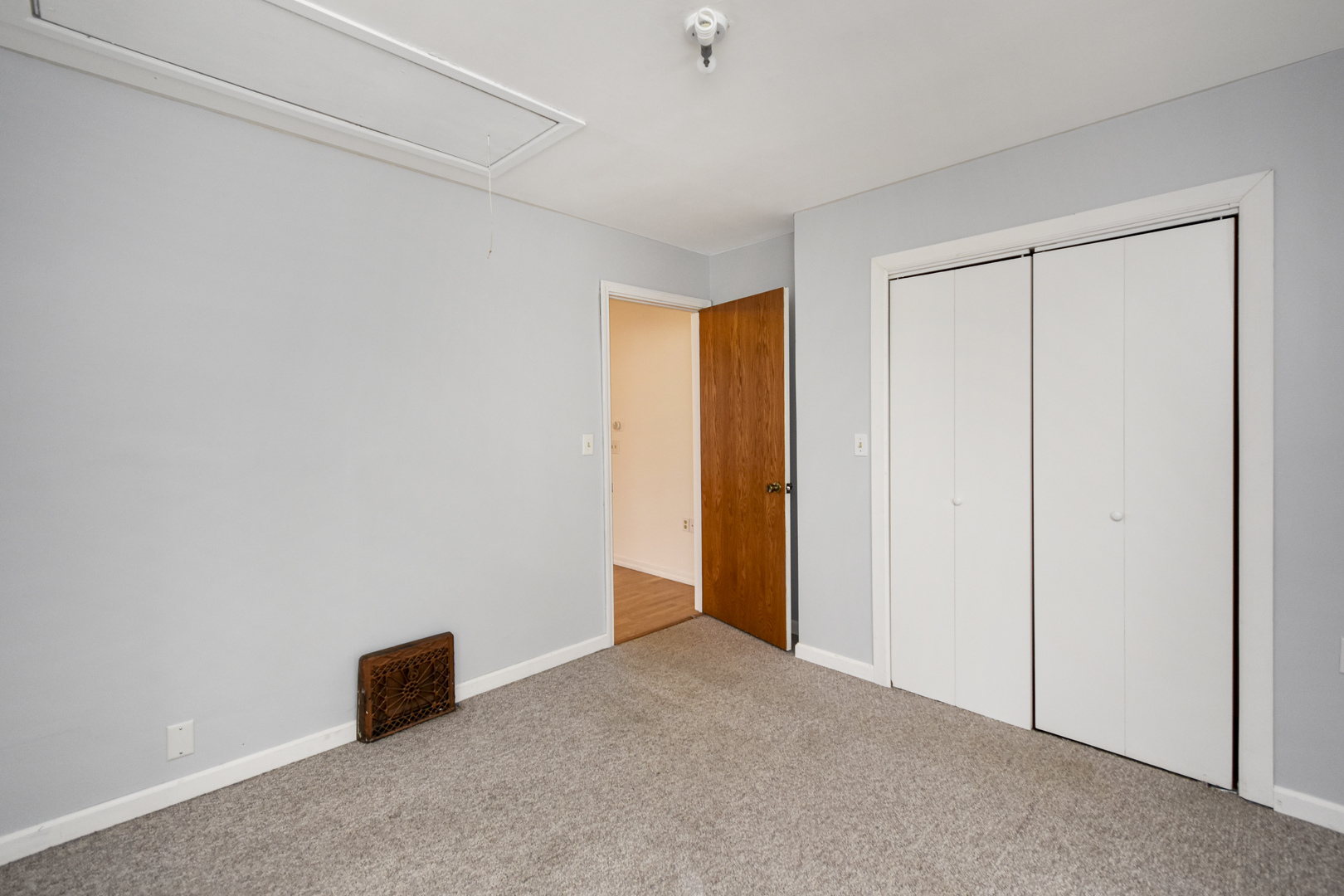 615 North Mulberry Street Clinton, IL 61727 - Photo 24 of 40 a view of an empty room and a window