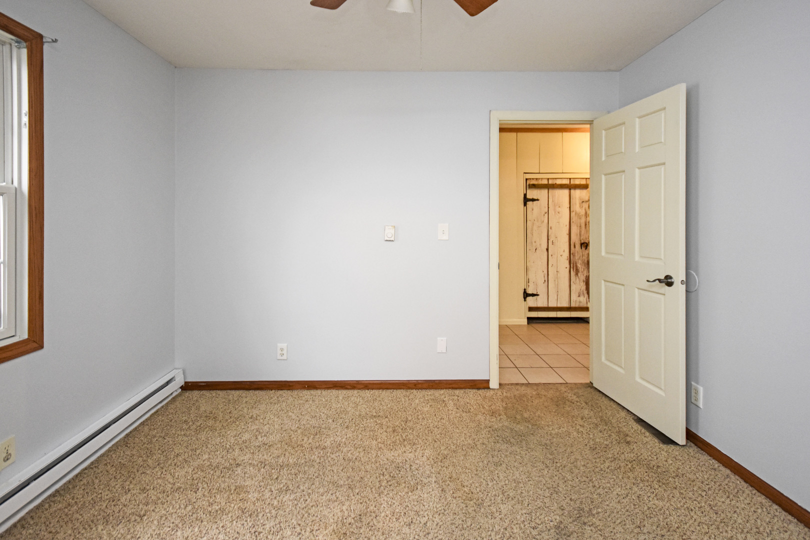 615 North Mulberry Street Clinton, IL 61727 - Photo 32 of 40 an empty room with a window