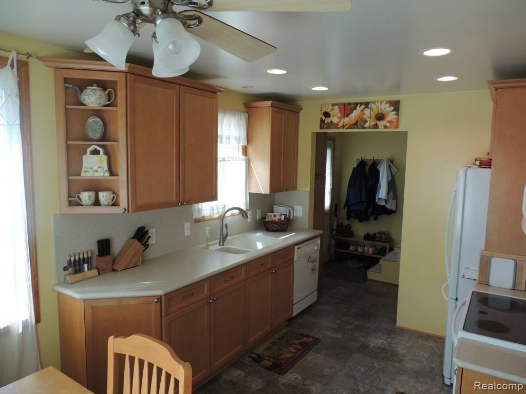 3670 Woodcrest Road Rochester, MI 48309 - Photo 12 of 30 12.jpg