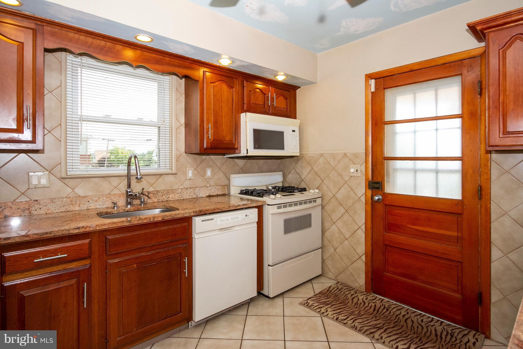 8111 Sagramore Road Baltimore, MD 21237 - Photo 7 of 27 Kitchen
