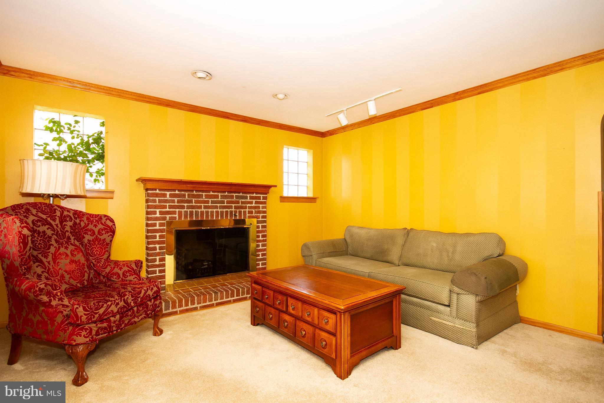 8111 Sagramore Road Baltimore, MD 21237 - Photo 8 of 27 Living Room