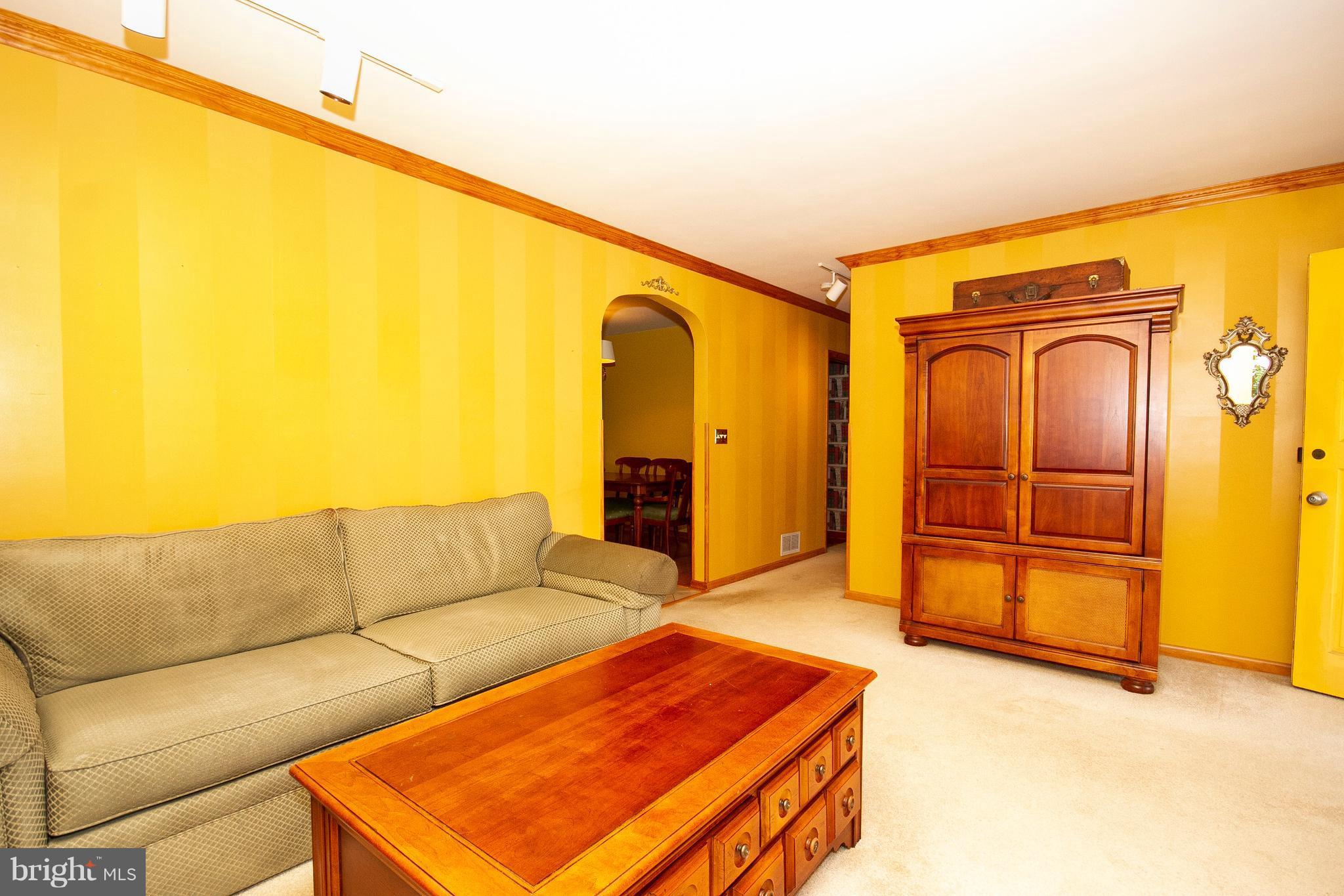 8111 Sagramore Road Baltimore, MD 21237 - Photo 9 of 27 Living Room