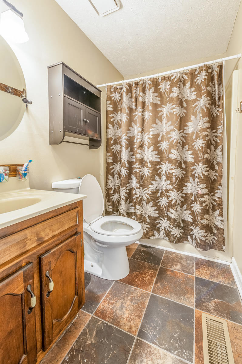 7325 Sutton Road Ooltewah, TN 37363 - Photo 11 of 14 Bathroom