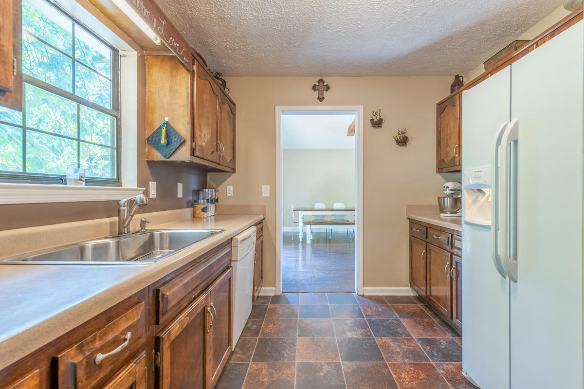 7325 Sutton Road Ooltewah, TN 37363 - Photo 4 of 14 Kitchen 2