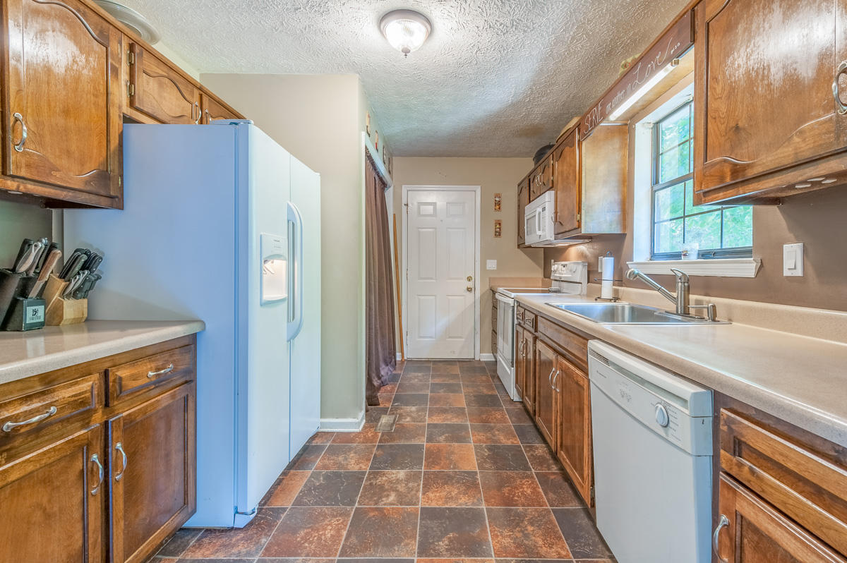 7325 Sutton Road Ooltewah, TN 37363 - Photo 5 of 14 Kitchen 1