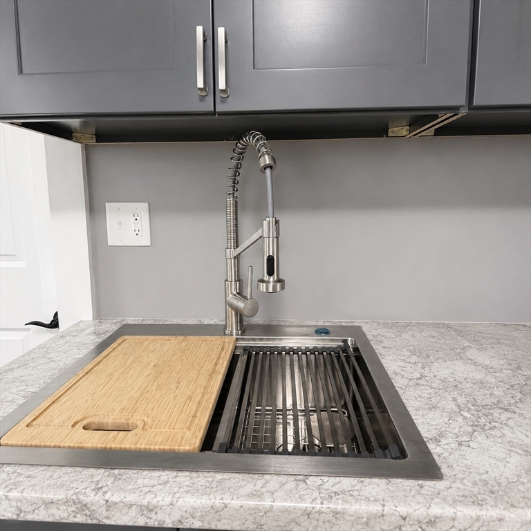 65 Fargo Street Springfield, MA 01119 - Photo 4 of 5