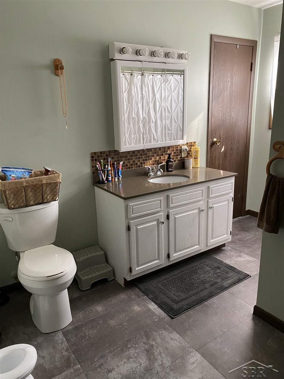 1635 West Kent Road Breckenridge, MI 48615 - Photo 14 of 24 50024374-13.JPG