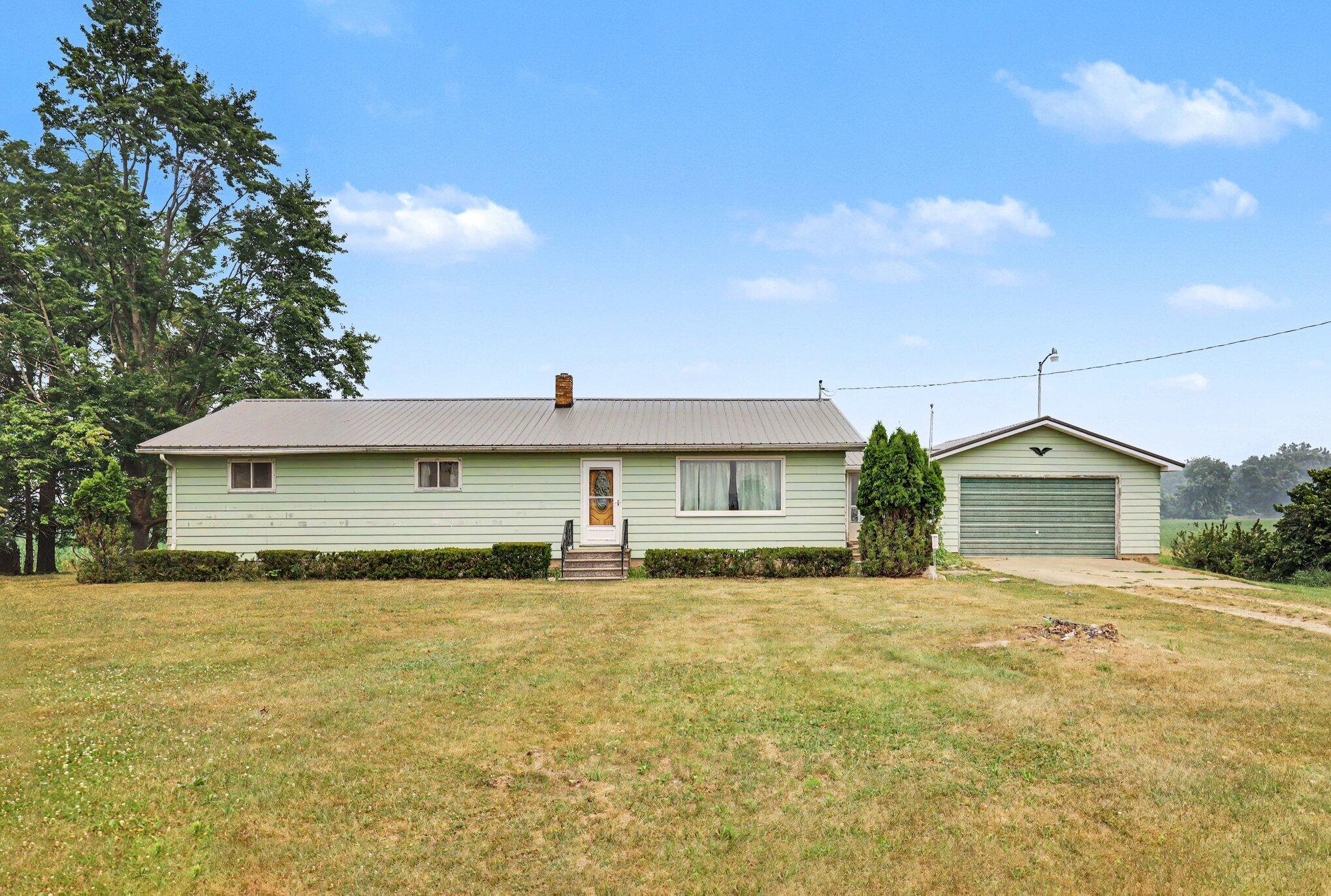 524 Hubbell Road Ionia, MI 48846 - Photo 3 of 30 003_file_4763