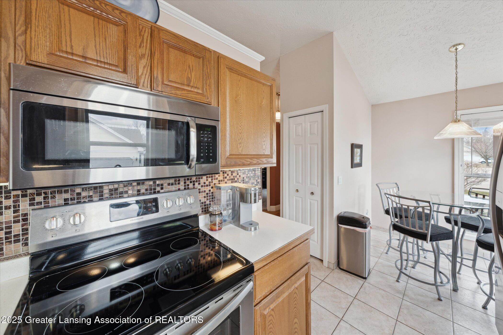 2415 North Aurelius Road, Unit 7 Holt, MI 48842 - Photo 11 of 34 13-2415-Aurelius-Rd-#7-Holt-MI-48842--28