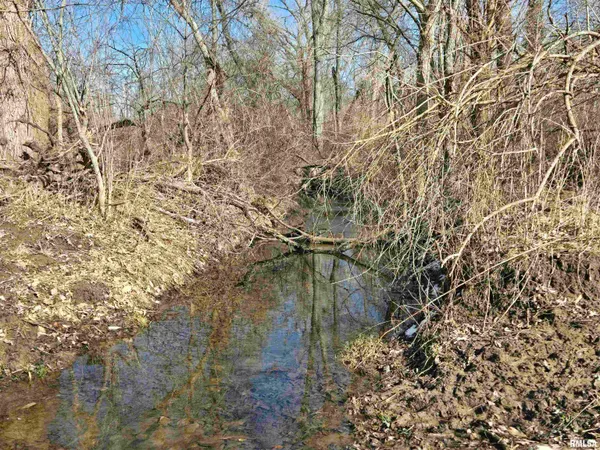 $724,500 | 2460 North County Road 2500 Road, La Harpe, IL 61450