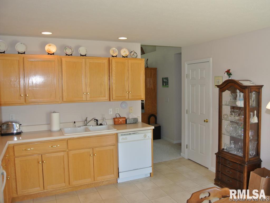 2811 Dryden Drive Springfield, IL 62711 - Photo 5 of 20