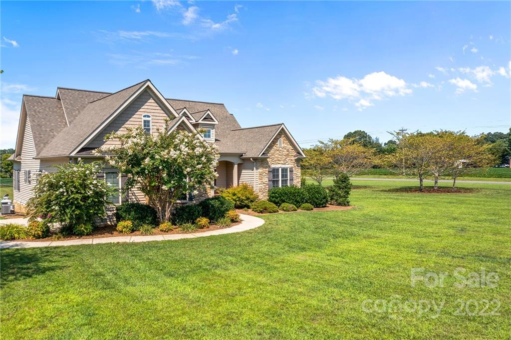 356 Greenhill Road Mocksville, NC 27028 - Photo 7 of 46 a front view of a house with garden
