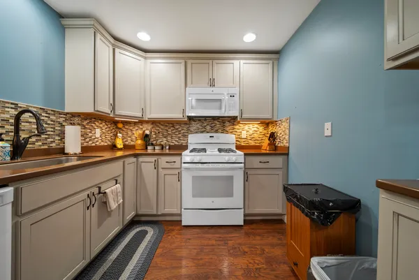 $1,125,000 | 2 Remington Court, Derry, NH 03038