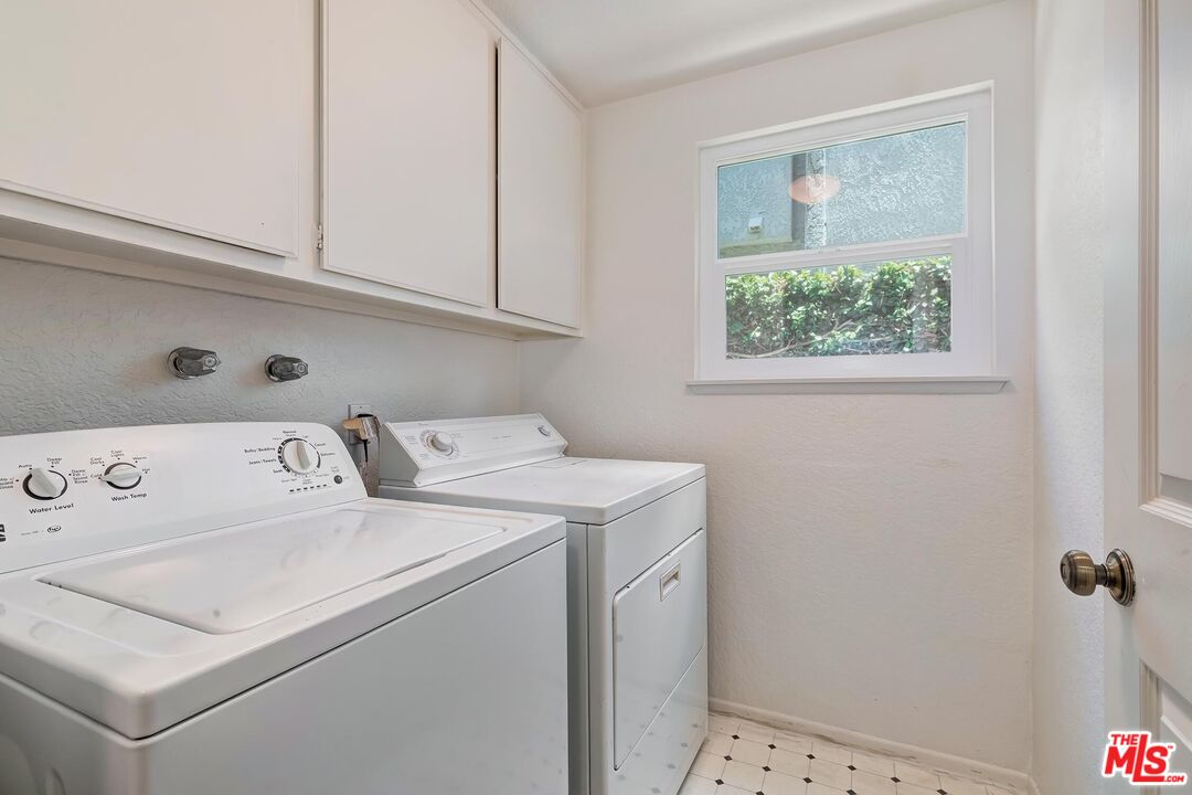 7557 West 82nd Street Playa del Rey, CA 90293 - Photo 21 of 35 a utility room with dryer and washer