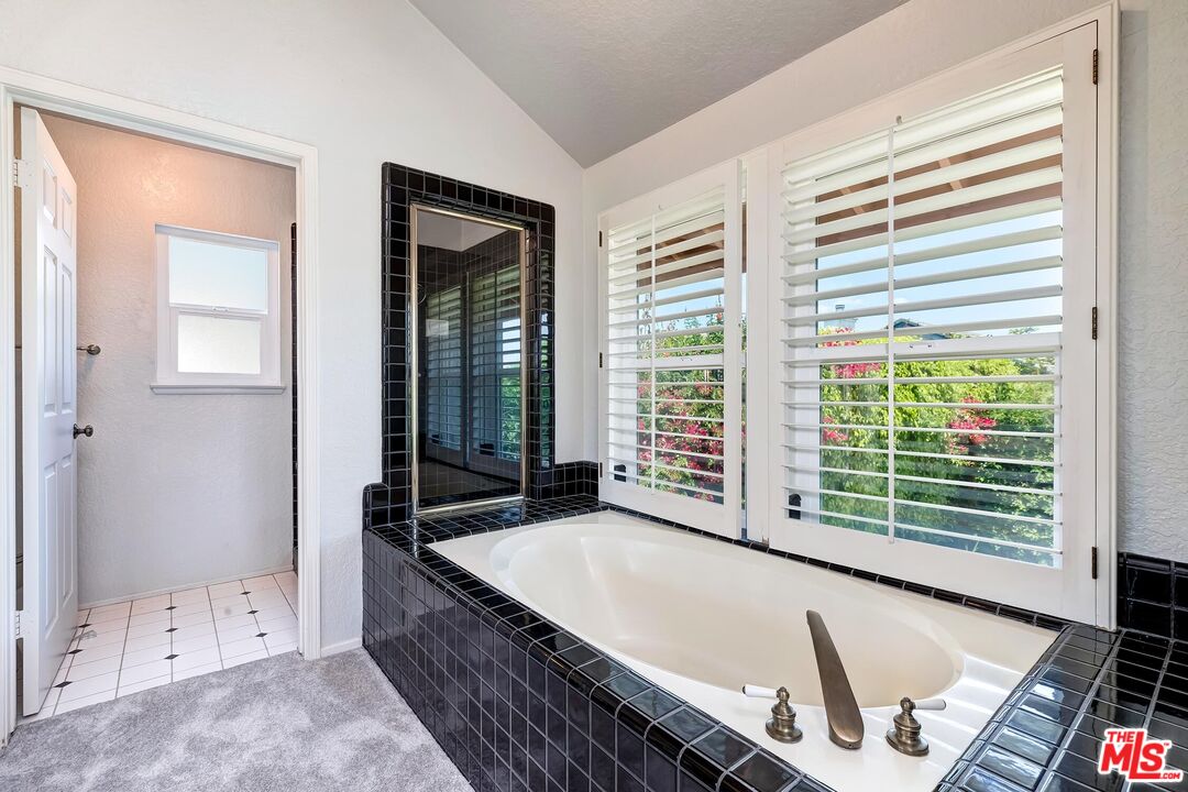 7557 West 82nd Street Playa del Rey, CA 90293 - Photo 27 of 35 a living room with a large window