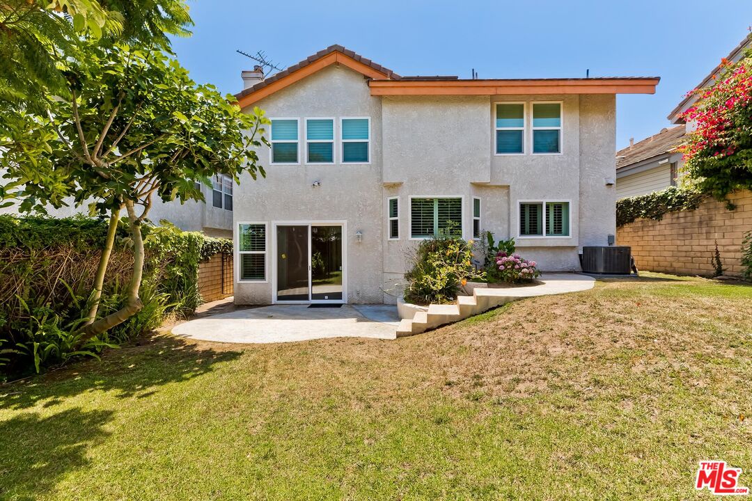7557 West 82nd Street Playa del Rey, CA 90293 - Photo 32 of 35 a front view of a house with garden
