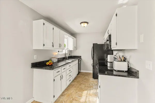 $215,000 | 400 Hallbrook Drive, Unit 17, Gray, TN 37615