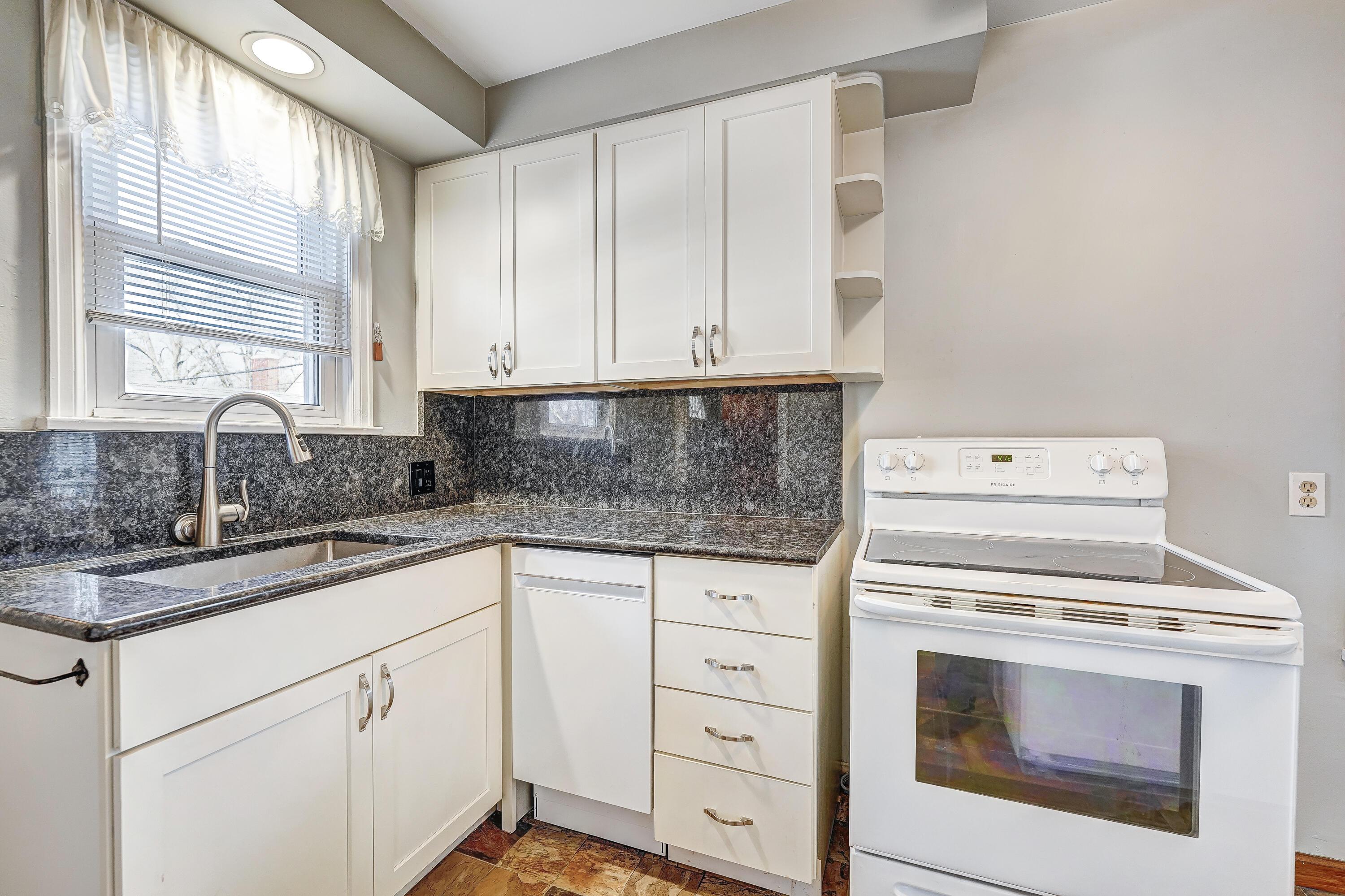 142 West Henderson Road Columbus, OH 43214 - Photo 13 of 38 Kitchen