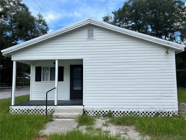 $1,195 | 727 Southeast Dade Street, Lake City, FL 32025