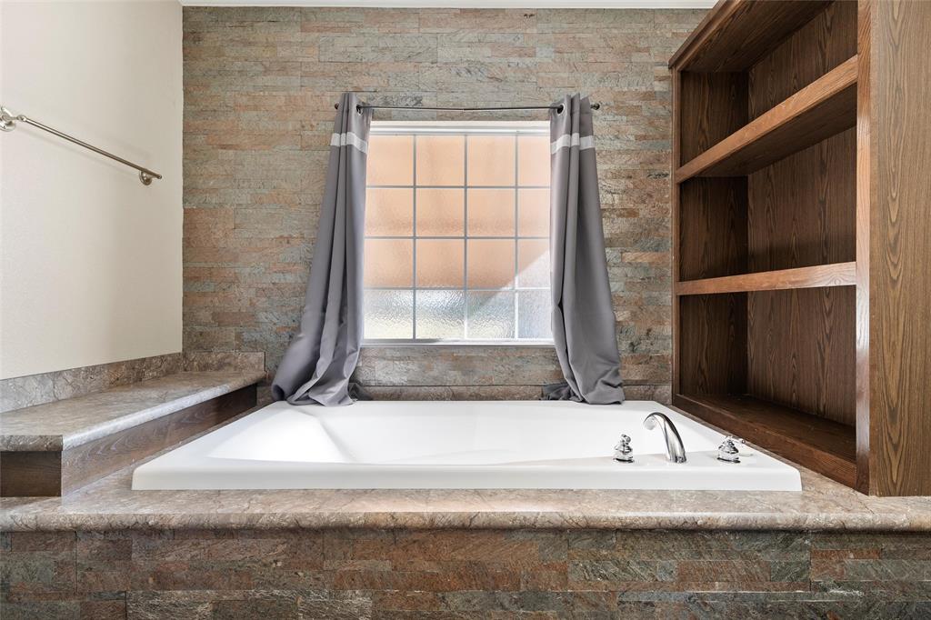 1605 Cloverleaf Road Bellmead, TX 76705 - Photo 18 of 29