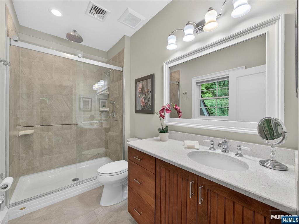 444 Lake Road Wyckoff, NJ 07481 - Photo 31 of 50