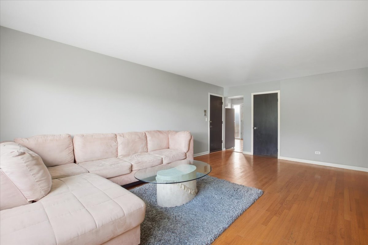 954 Shermer Road, Unit 15 Glenview, IL 60025 - Photo 4 of 15 Gallery Image 4