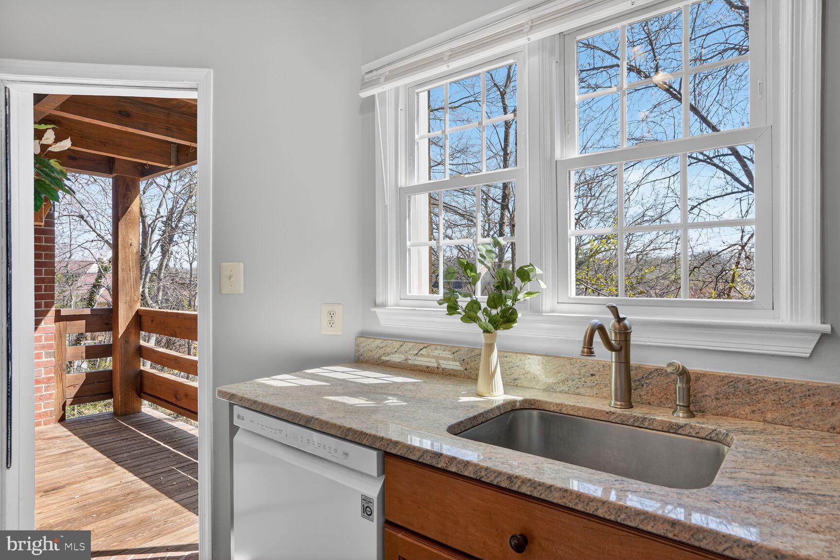 11116 Beaver Trail Court, Unit 11116 Reston, VA 20191 - Photo 8 of 18 Kitchen with door to balcony