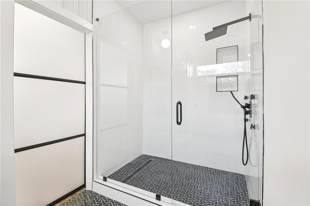 2014 Cambridge Avenue Atlanta, GA 30337 - Photo 21 of 34