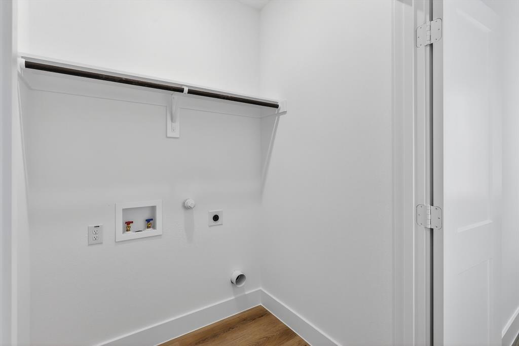 2835 Macon Street Dallas, TX 75215 - Photo 13 of 14 a view of a small space