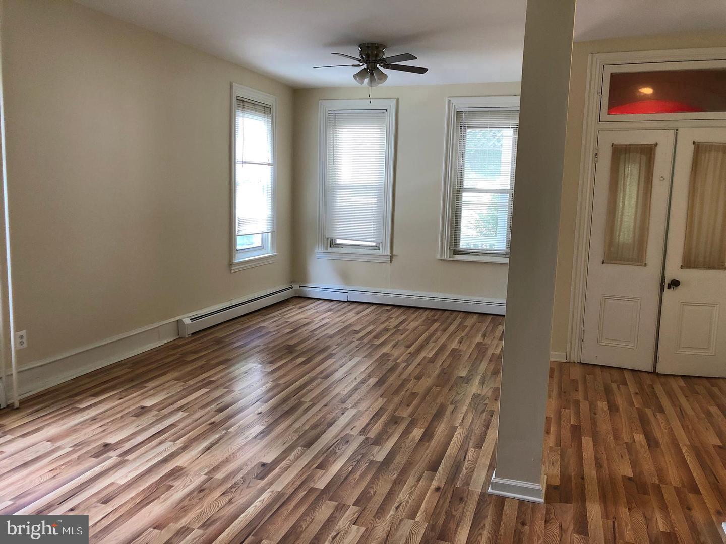 247 Green Lane Philadelphia, PA 19128 - Photo 2 of 19
