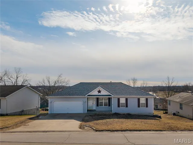 $224,900 | 913 Crestview Lane, Perryville, MO 63775