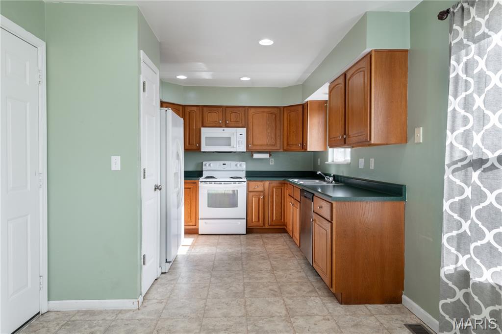 913 Crestview Lane Perryville, MO 63775 - Photo 8 of 51