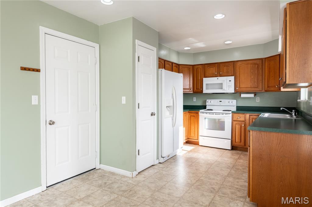 913 Crestview Lane Perryville, MO 63775 - Photo 9 of 51