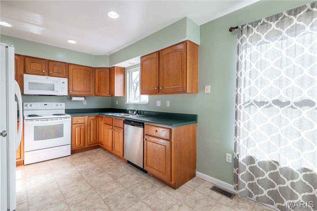 913 Crestview Lane Perryville, MO 63775 - Photo 10 of 51