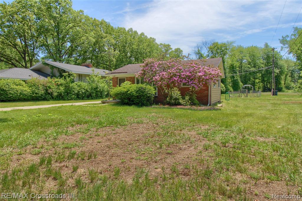 41509 Riggs Road Belleville, MI 48111 - Photo 3 of 26